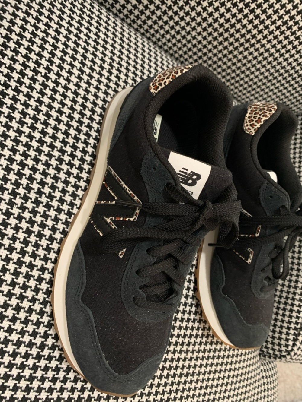 Size 8 New Balance Black Leopard Trim Lace-Up Sneakers with Gum Sole - Picture 2 of 8